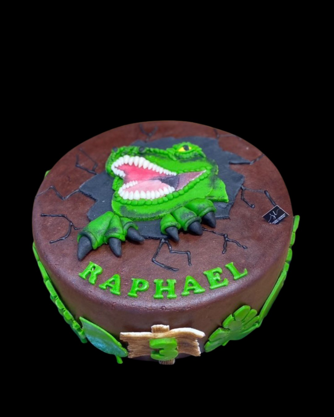 Gâteau d’anniversaire décoré d’un crocodile