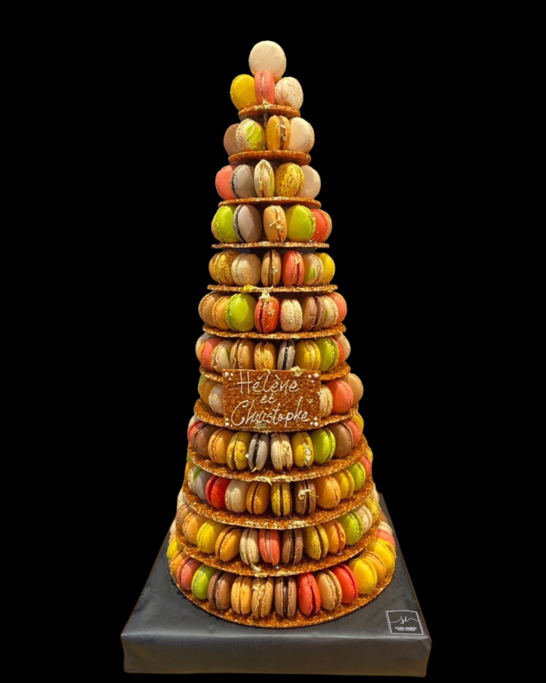 Tour de macarons multicolores