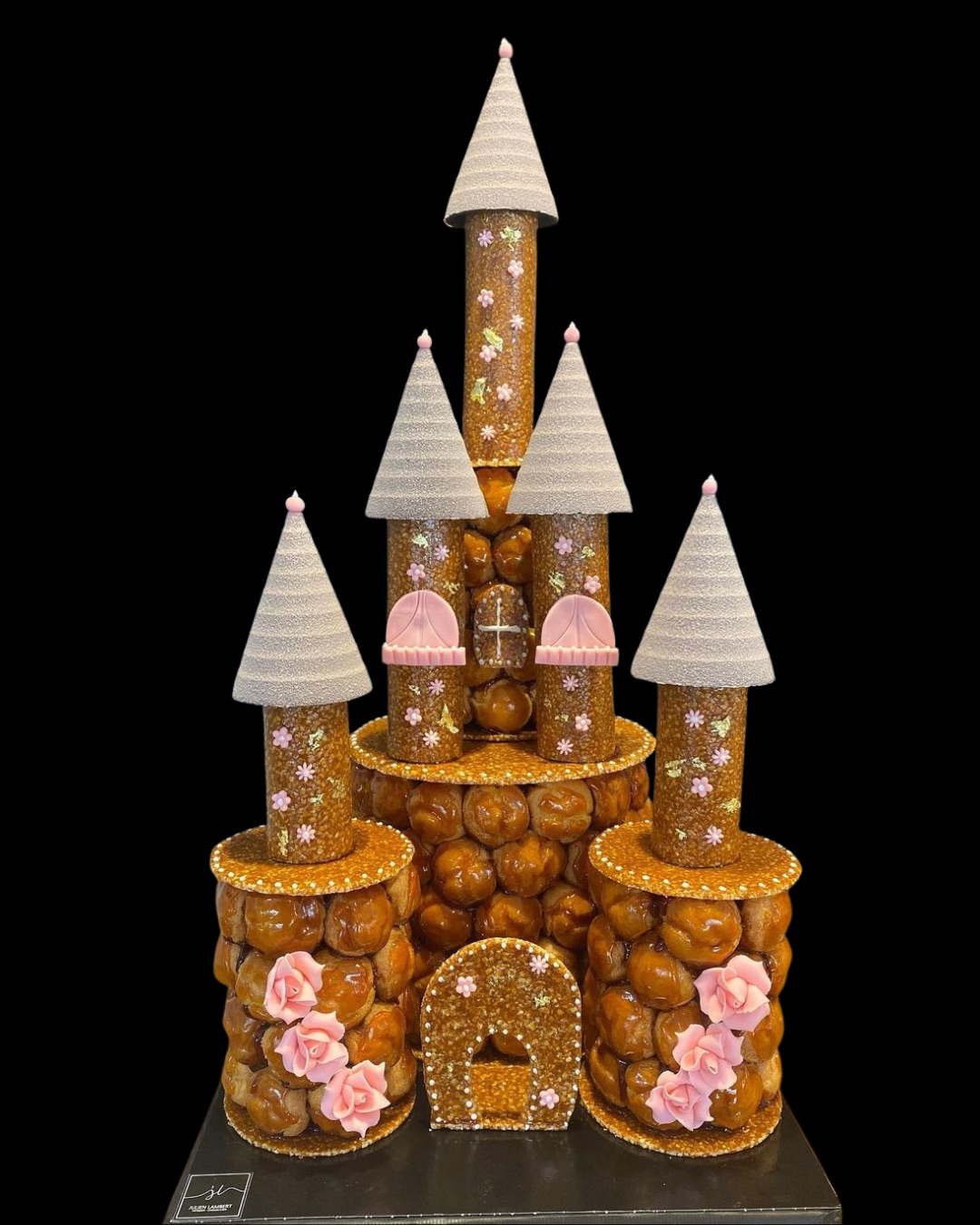 Pièce montée en choux en forme de château